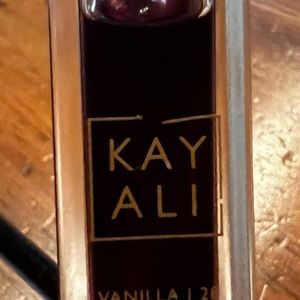 Kayali Vanilla 28 travel spray